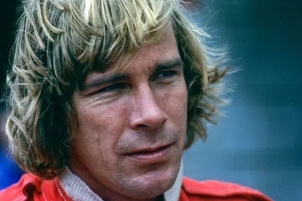 Před 45 lety stál Hunt naposledy na stupních vítězů. Šampion F1 se stal legendou
