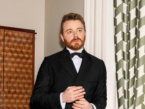 Jack Lowden just wants to give thanks to “really high-waisted pants”