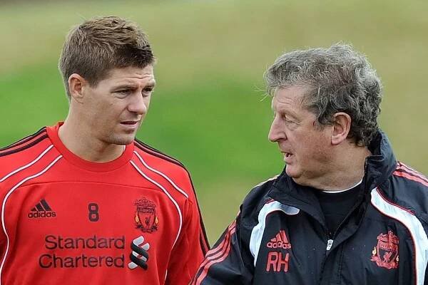 Liverpool manager Roy Hodgson speaks to captain Steven Gerrard (C) and Jamie Carragher during a training session at Melwood training ground