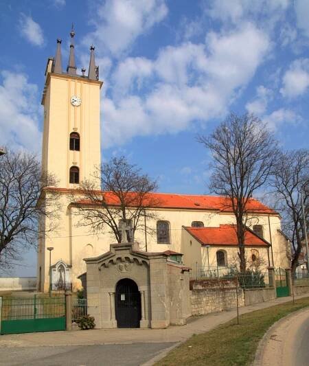 Podivín - kostel sv. Petra a... - Kostel