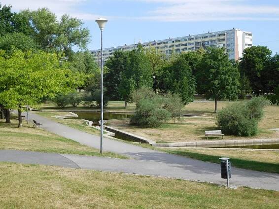 Soubor:Praha Prosek Park Pratelstvi 2.jpg