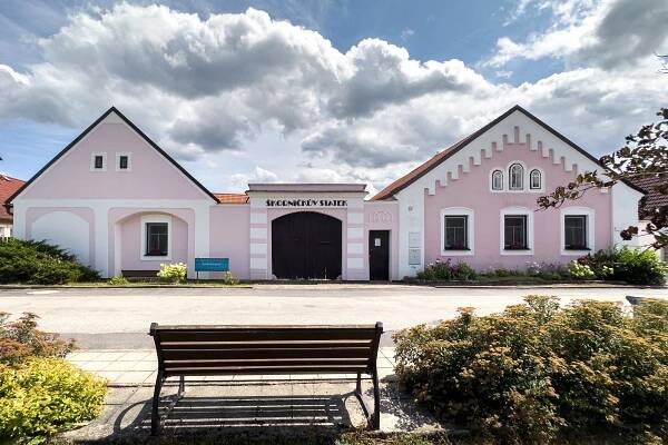 Apartmány Škorničkův statek a Tátova chalupa s wellness foto 1