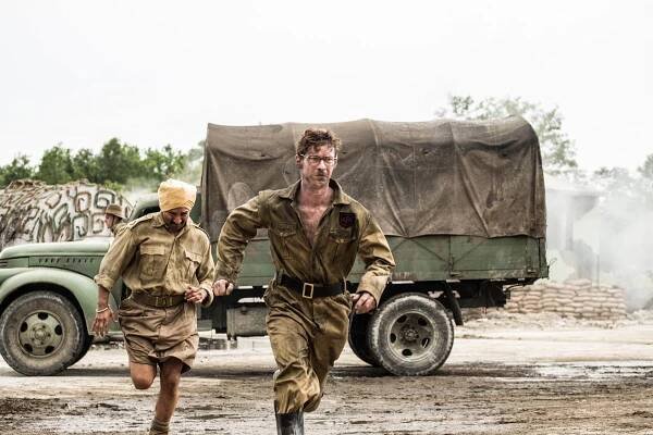 Sevření Singapuru - Singapore for Beginners - Z filmu - Paul Sharma, Luke Treadaway