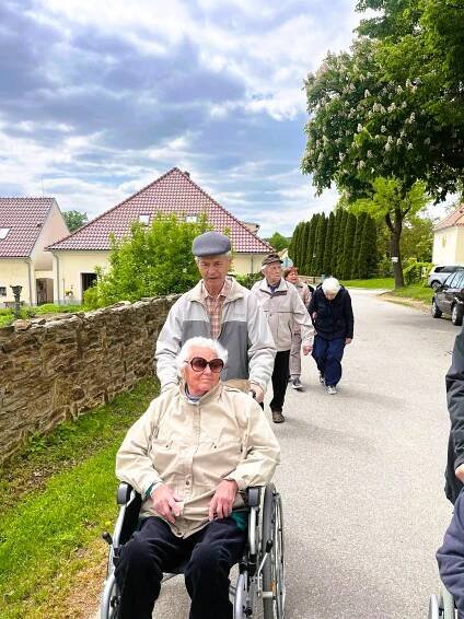 Procházka po Chelčicích a okolí☀️ | Alzheimer Home