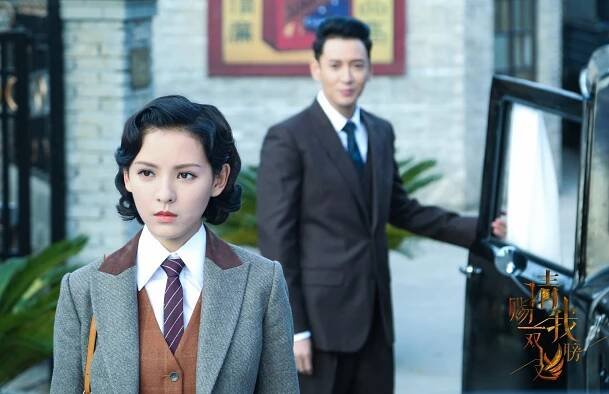 Yuxi Zhang, Dong Han - Please Give Me a Pair of Wings - Fotosky