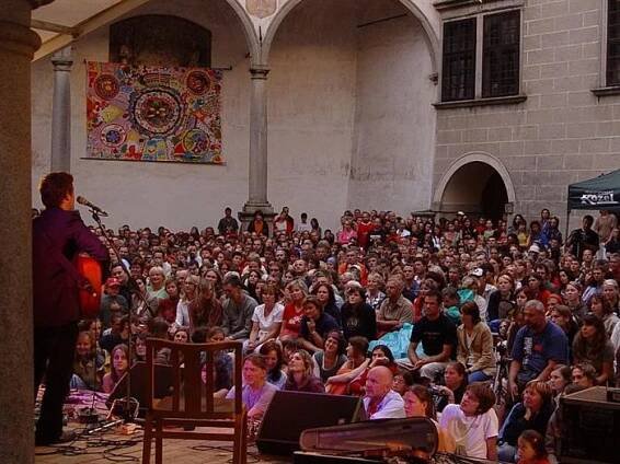 Prázdniny v Telči – 25. ročník festivalu nejen folkové hudby / Telč
