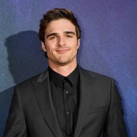 “Kissing Booth 2” Star Jacob Elordi Admits Playing Teenagers Is “Taxing”
