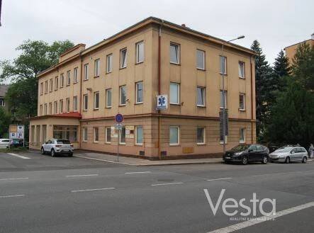 Pronájem - kanceláře, 300 m²