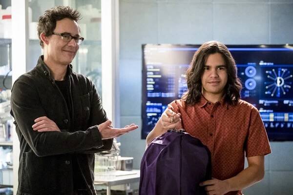 Flash - Run Iris, Run - Z filmu - Tom Cavanagh, Carlos Valdes