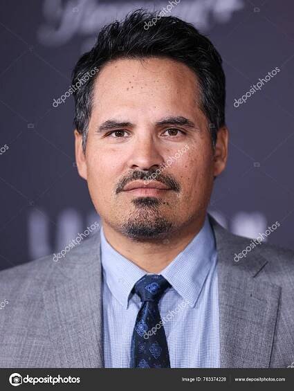 Stáhnout - Michael Pena přichází na Los Angeles Premiere Of Paramount + 's Original Series' Landman 'Sezóna 1 se konala v Paramount Theatre v Paramount Pictures Studios dne 12. listopadu 2024 v Hollywoodu, Los Angeles, Kalifornie, Spojené státy americké. — Stock obrázek