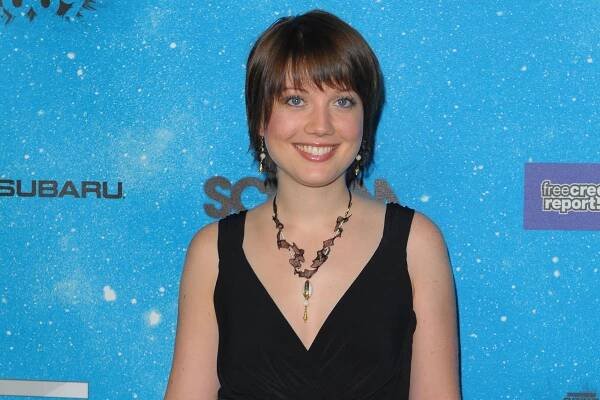 Nicki Clyne