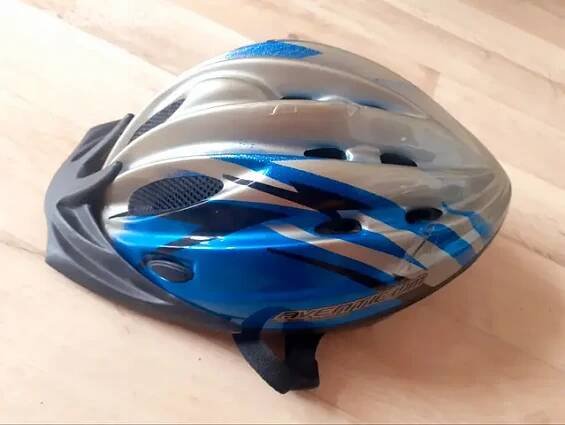 Cyklistická přilba ( 54-58 cm)