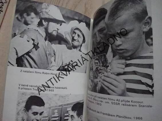 VE ZNAMENÍ NÁHODY, KAREL EFFA, **an