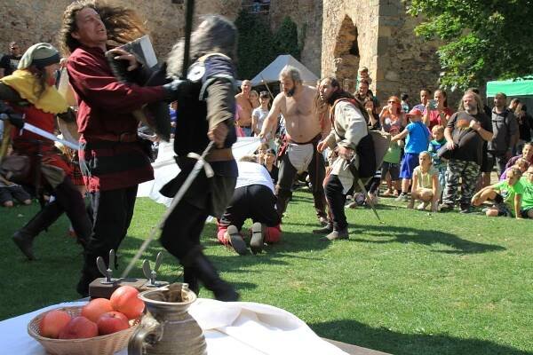 PODÍVEJTE SE: Točník hostil královské vinobraní