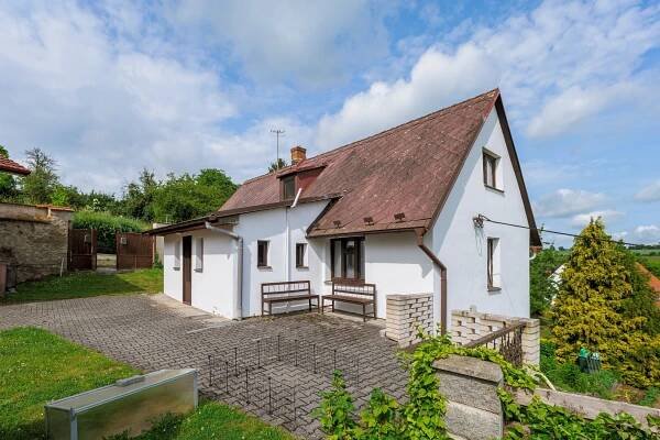 Rodinný dům v blízkosti Prahy – Tuchoměřice, ul. K Lesu