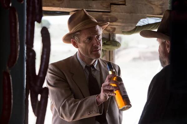 Manhattan - Strašidelná akce na dálku - Z filmu - John Benjamin Hickey