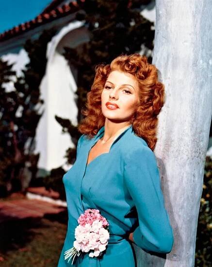 Rita Hayworth: Dazzling photos of the pin up icon