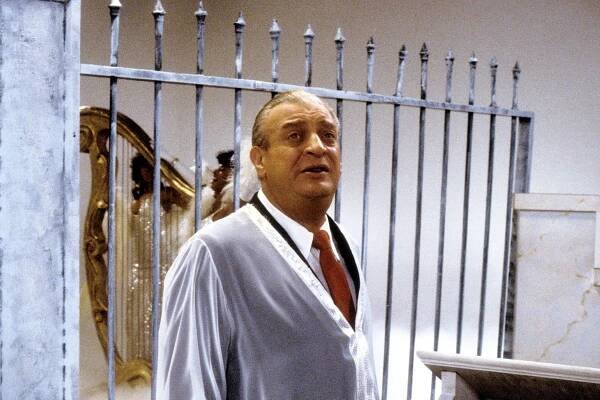 LOS ANGELES - 1983:  Comedian Rodney Dangerfield on the set of the music video for 