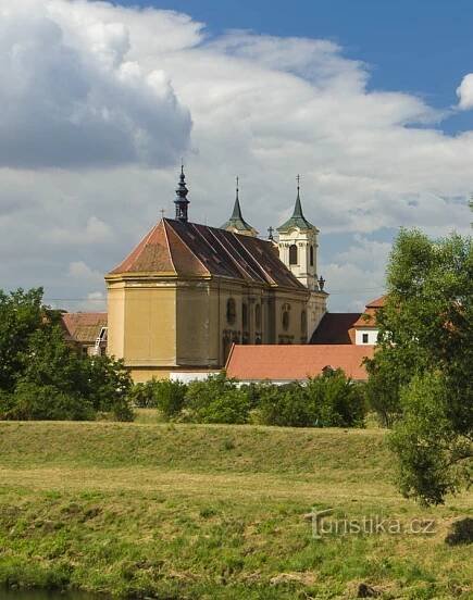 Rajhrad - chrám sv. Petra a... - Chrám