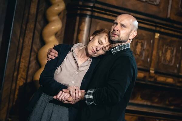 Alexandra Tomanová jako Maminka a Tomáš Dastlík jako Tatínek