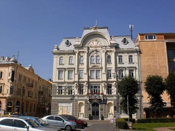 Fotogalerie Návrat na Ukrajinu X. - Moderní Černovice - č. 746834 | Turistika.cz