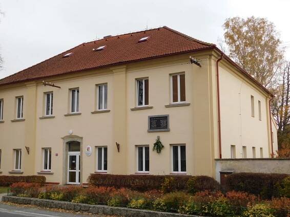 Pamětní deska legionářům ve Zbýšově | Drobné památky 
