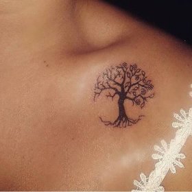 Tetování pro ženy na klíční kosti