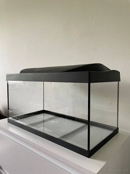 Prodám akvárium s krytem velikost 60 x 30 x 30 cm