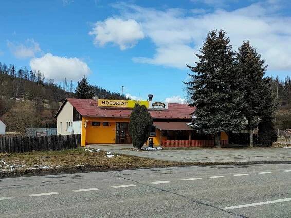 Motorest v Hodoníně u Kunštátu chce získat obec. Novému majiteli nabízí odkup nebo směnu.