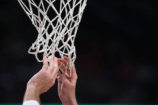Insurer won't pay fan after half-court shot win because foot was on line