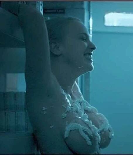 Tyhle přírodní čtyřky osahával proutník Langmajer: Mrkněte, jak se hvězda Ulice svlékala na filmovém plátně