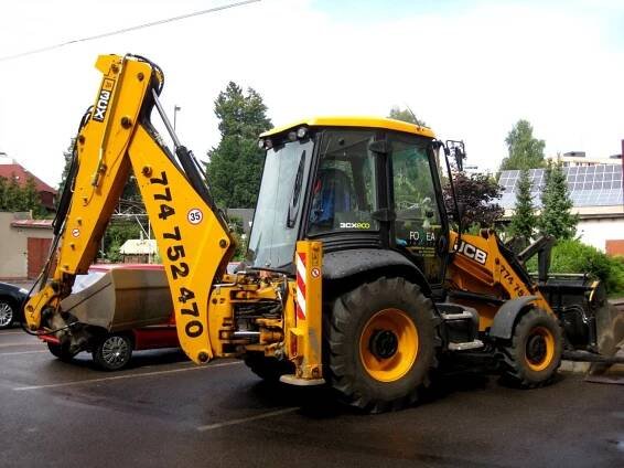 Zemní práce Forea - Těžká technika - Bagr JCB 3CX - Lanškroun