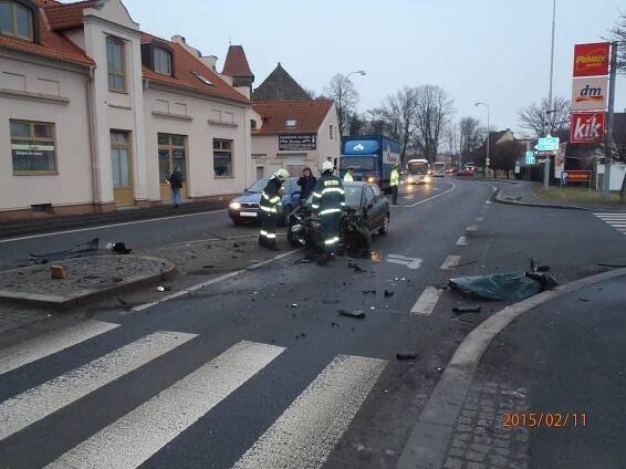 V Domažlicích uzavřela dopravní nehoda osobního auta a kamionu… | POŽÁRY.cz - ohnisko žhavých zpráv | hasiči aktuálně