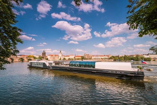 Oběd na prosklené lodi | Prague-Boats.cz