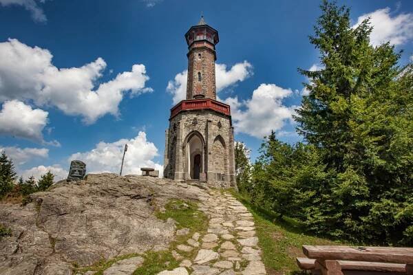 Tipy na výlety v Krkonoších – magické výhledy i zapadlí vlastenci