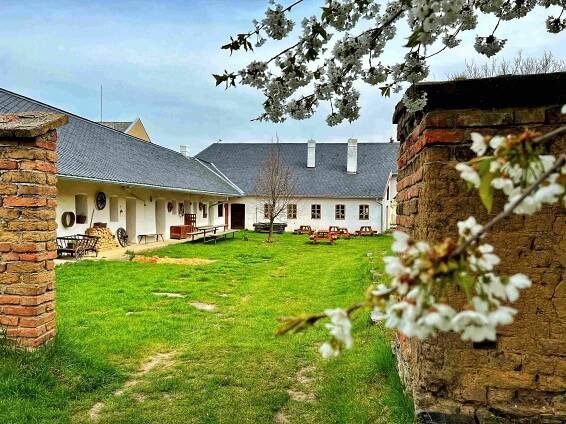 Návštěvnická sezona ve složkách Národního muzea v přírodě začala a přináší několik zajímavostí a novinek
