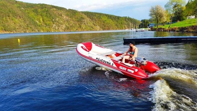 Slapy Marine – Půjčovna motorových člunů, vodních šlapadel a paddleboardů