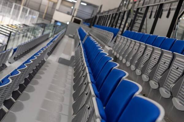 OBRAZEM: Poruba je doma v novém, plocha jako v NHL. Co novinky a cena?