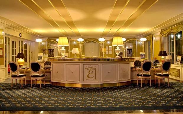 Vítejte na recepci Esplanade Spa & Golf Resortu *****