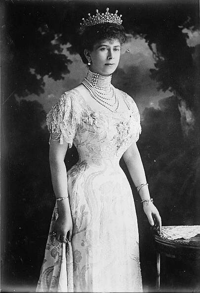Soubor:MARY, H.R.H. QUEEN OF ENGLAND LCCN2016865866 (cropped).jpg