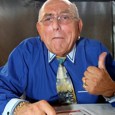 Horst nedávno oslavil 76. narozeniny. Pořád pracuje.