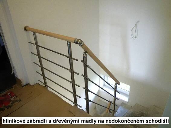 Hliníkové zábradlí na schodiště | PRONY s.r.o. – parapety, ploty, brány