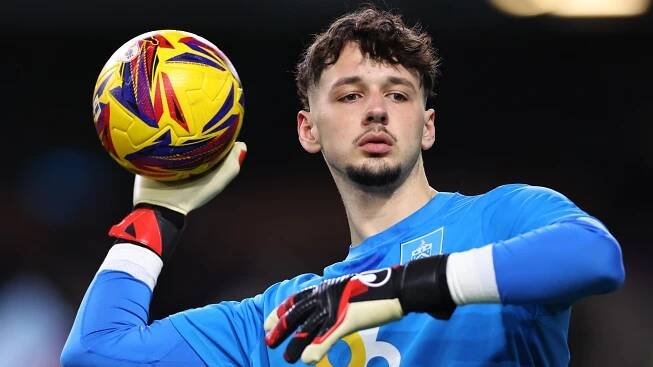 Newcastle open talks to sign James Trafford as competition to Nick Pope
