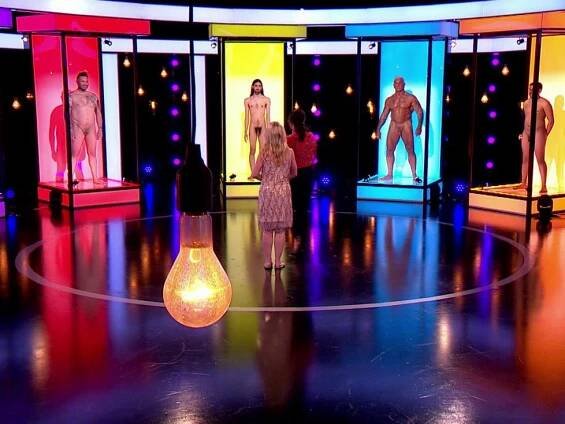 Prsa ven a zadky taky! Nahé reality show, kde nikdo nic neschová! Troufla byste si?