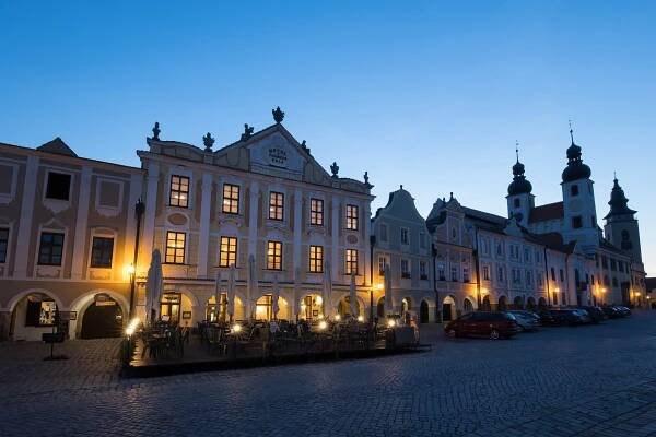Pobyt v Telči v hotelu na náměstí: všední dny i víkendy, polopenze, víno i káva