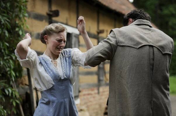 Wir sind doch Schwestern - Z filmu - Caroline Hellwig