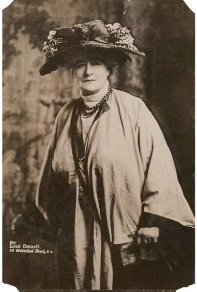 Soubor:Ellen Terry 1910.png – Wikipedie