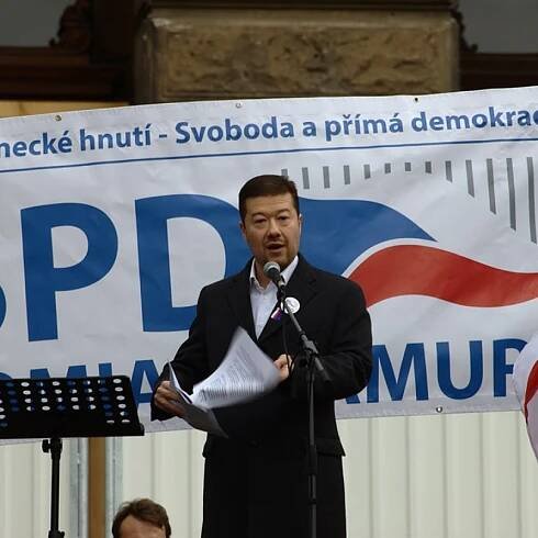 Všechno nejlepší, Svobodo a přímá demokracie! Okamurova sekta slaví 5 let boje proti uprchlíkům a islámu – G.cz