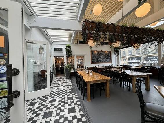 10 Acres Bistro - NearMe Victoria