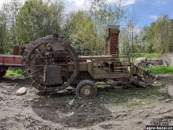 Fortschritt E671 - bramborový kombajn